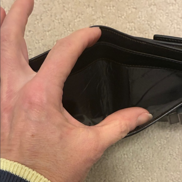 Gucci Compact Hook Wallet 👝 - Picture 3 of 7